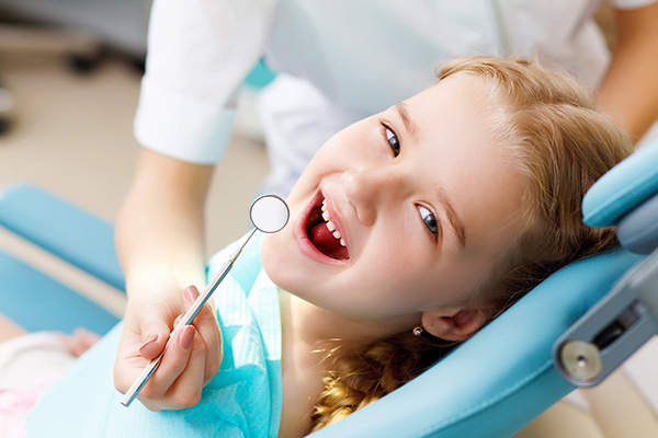 decija stomatologija vozdovac - dete na zubarskoj stolici